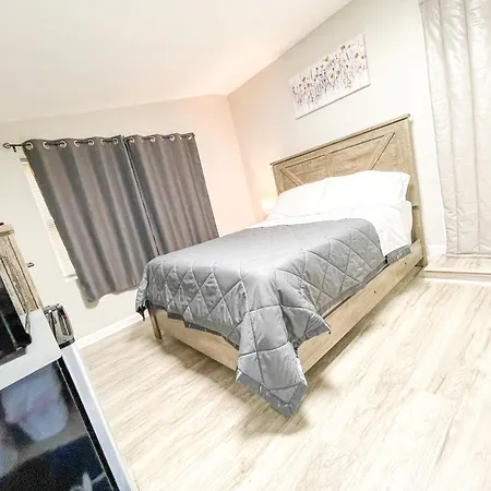 Beautiful Room In Prime Location Pinellas Park Exterior photo